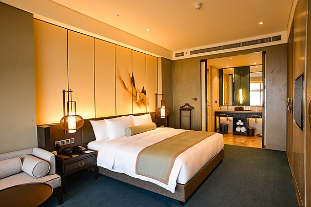 pngtree-bedroom-guest-room-five-star-hotel-image_990205